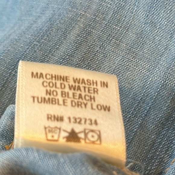 Bella Dahl Split Back Button Down Chambray Shirt Medium Ombré Wash Size Small - Picture 11 of 14